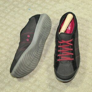 Clarks Women's 8W Black Maroon Elastic Fixed Laces Sneakers